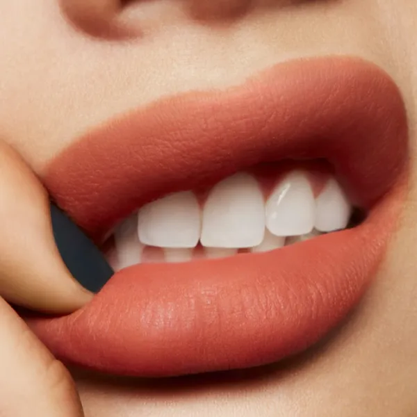 Ruj de buze Mac Powder Kiss Liquid Lipcolor Stick cu aplicator/ Fire photo 4 Ruj de buze Mac Powder Kiss Liquid Lipcolor Stick cu aplicator/ Fire photo 4