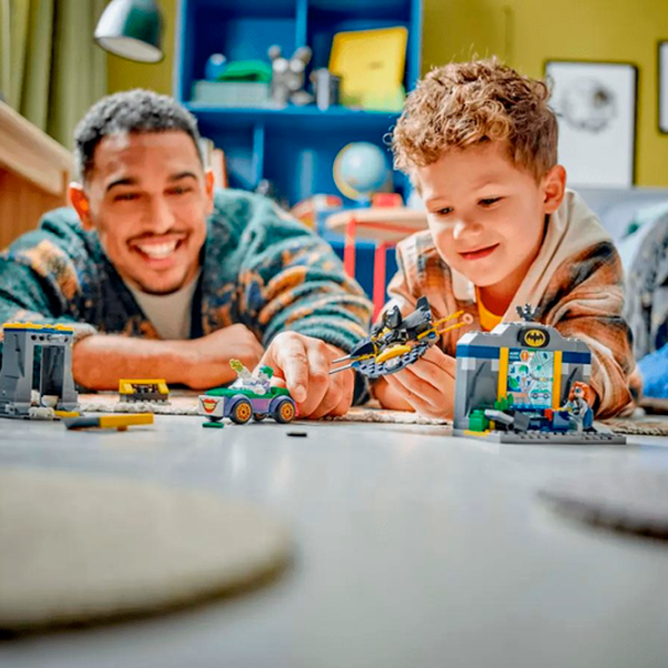 Constructor LEGO The Batcave with Batman Batgirl and The Joker Clasic/ Black photo 9