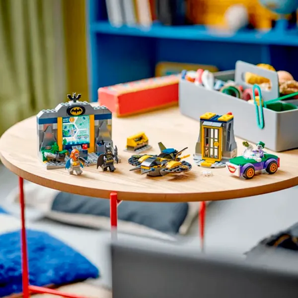 Constructor LEGO The Batcave with Batman Batgirl and The Joker Clasic/ Black photo 10