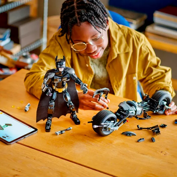 Constructor LEGO Batman Construction Figure and the Bat-Pod Bike Personaj de film/ Black photo 6