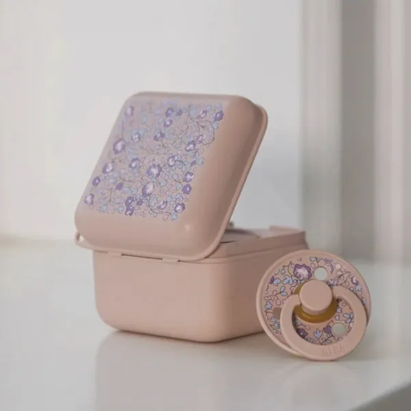 Коробка для пустышки Bibs 420011244 Для девочек/ 0 месяцев -/ Латекс, силикон/ Pink photo 2 Коробка для пустышки Bibs 420011244 Для девочек/ 0 месяцев -/ Латекс, силикон/ Pink photo 2