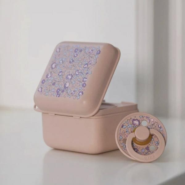 Коробка для пустышки Bibs 420011244 Для девочек/ 0 месяцев -/ Латекс, силикон/ Pink photo 2 Коробка для пустышки Bibs 420011244 Для девочек/ 0 месяцев -/ Латекс, силикон/ Pink photo 2