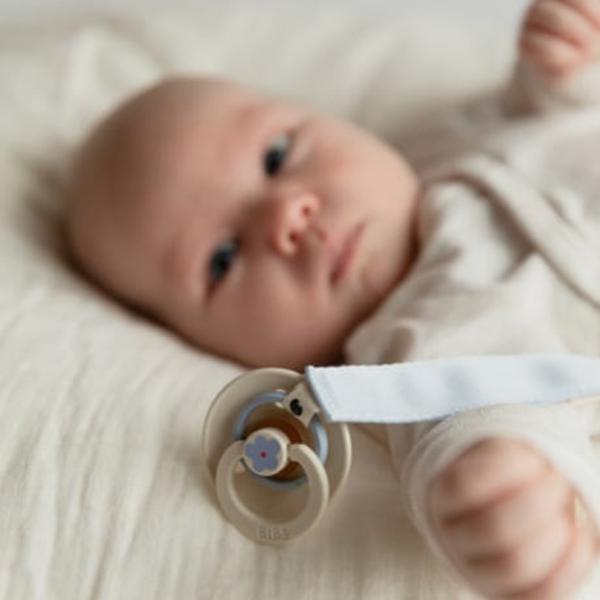 Clip pentru suzetă Universal Bibs Ribbon 9409214 Unisex/ 0 luni -/ Latex, silicon/ Sand photo 2 Clip pentru suzetă Universal Bibs Ribbon 9409214 Unisex/ 0 luni -/ Latex, silicon/ Sand photo 2