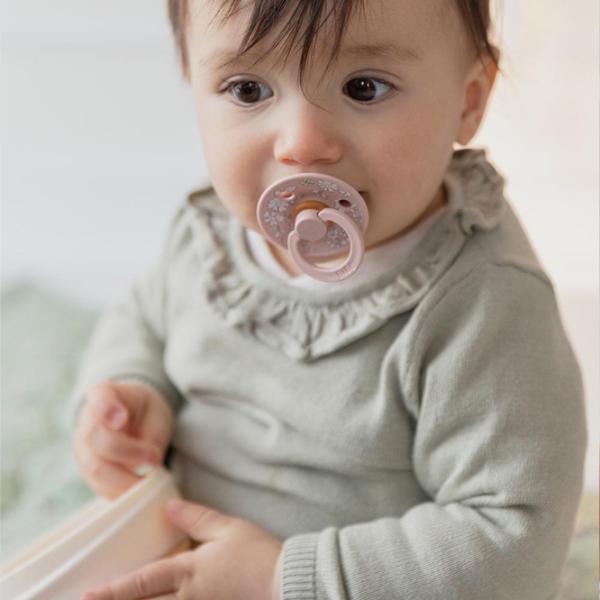 Suzetă cu tetina rotundă Bibs X Liberty 11010101 Unisex/ 0 luni - 6 luni/ Latex/ Dark Oak photo 4 Suzetă cu tetina rotundă Bibs X Liberty 11010101 Unisex/ 0 luni - 6 luni/ Latex/ Dark Oak photo 4