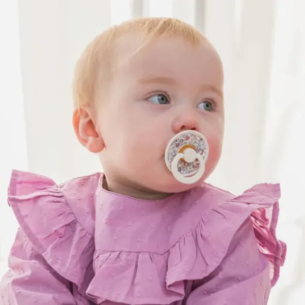 Suzetă cu tetina rotundă Bibs X Liberty 11011102 Unisex/ 0 luni - 6 luni/ Latex/ Eloise Blush photo 4 Suzetă cu tetina rotundă Bibs X Liberty 11011102 Unisex/ 0 luni - 6 luni/ Latex/ Eloise Blush photo 4
