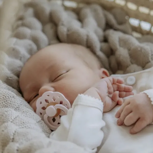 Соска круглая Bibs Boheme 230123 Для девочек/ 0 месяцев - 6 месяцев/ Латекс/ Blush Pink photo 5 Соска круглая Bibs Boheme 230123 Для девочек/ 0 месяцев - 6 месяцев/ Латекс/ Blush Pink photo 5