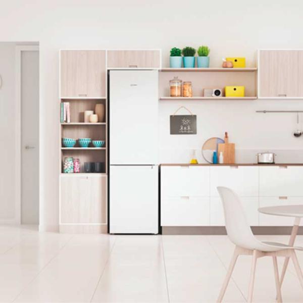 Frigider Indesit INFC9 TI22W cu congelator jos 367 l / 202.7 cm / White photo 8