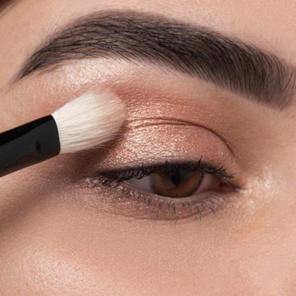 Аппликатор для теней Artdeco Blending Brush  photo 2