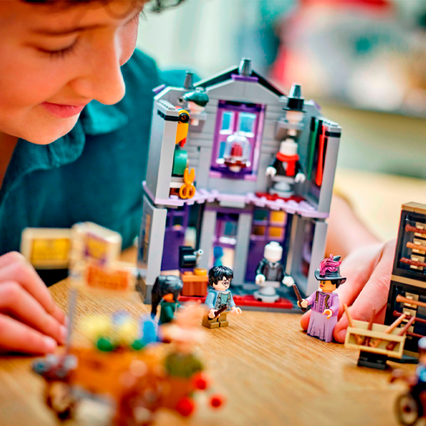 Constructor LEGO Ollivanders & Madam Malkin'S Robes Scenă din film/ Multicolor photo 11