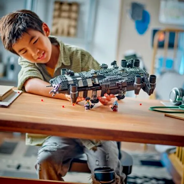 Constructor LEGO The Onyx Cinder Navă spațială/ Black photo 9