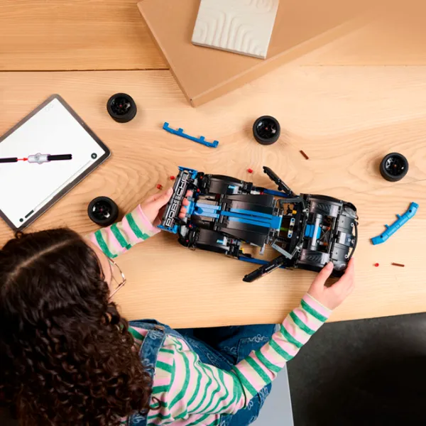 Конструктор с радиоуправлением LEGO Porsche GT4 e-Performance Автомобиль/ Black photo 7