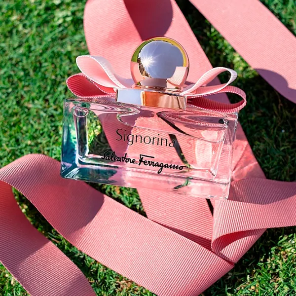 Parfum pentru femei Salvatore Ferragamo SIGNORINA Apă de parfum / Floral photo 2 Parfum pentru femei Salvatore Ferragamo SIGNORINA Apă de parfum / Floral photo 2