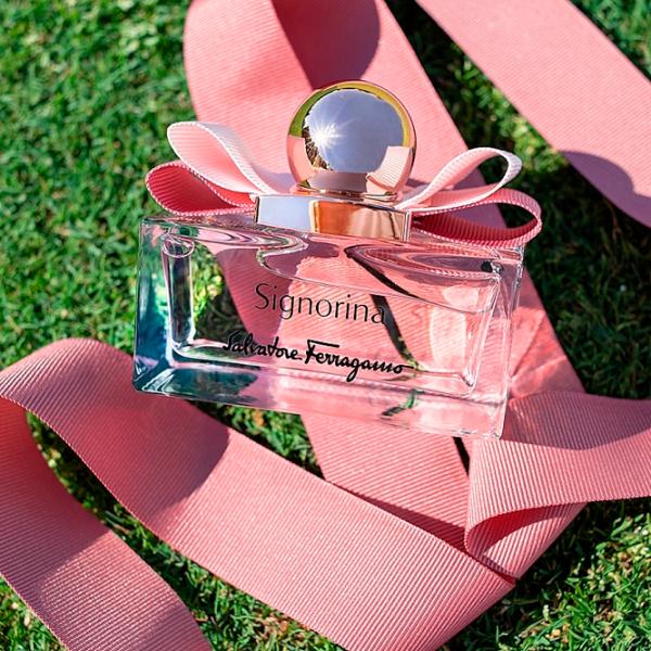 Parfum pentru femei Salvatore Ferragamo SIGNORINA Apă de parfum / Floral photo 2 Parfum pentru femei Salvatore Ferragamo SIGNORINA Apă de parfum / Floral photo 2