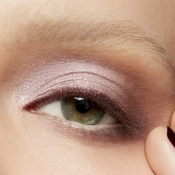Тени для век Mac Dazzleshadow 1 г/ MWNE290000 photo 3 Тени для век Mac Dazzleshadow 1 г/ MWNE290000 photo 3