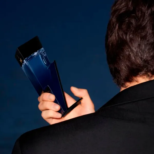 Парфюм для мужчин Carolina Herrera Bad Boy Cobalt Парфюмерная вода / Фужерный  photo 6 Парфюм для мужчин Carolina Herrera Bad Boy Cobalt Парфюмерная вода / Фужерный  photo 6