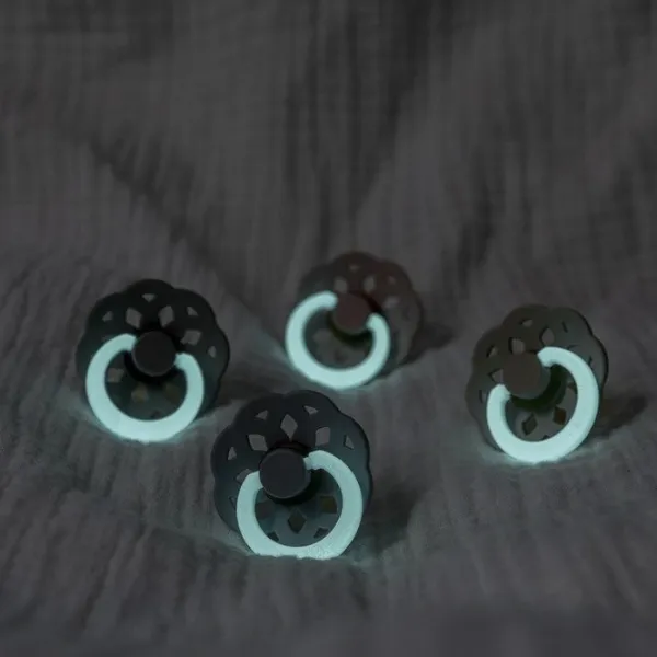 Соска круглая Bibs Boheme GLOW 220255C Унисекс/ 6 месяцев - 18 месяцев/ Латекс/ Ваниль photo 4 Соска круглая Bibs Boheme GLOW 220255C Унисекс/ 6 месяцев - 18 месяцев/ Латекс/ Ваниль photo 4