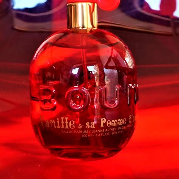 Parfum pentru femei Jeanne Arthes BOUM VANILLE &SA POMME D'AMOUR Apă de parfum / Fructat photo 3 Parfum pentru femei Jeanne Arthes BOUM VANILLE &SA POMME D'AMOUR Apă de parfum / Fructat photo 3