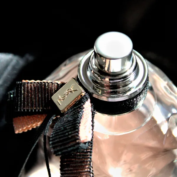 Parfum pentru femei Yves Saint Laurent MON PARIS LUMIÈRE Apă de toaletă / Acvatic photo 4 Parfum pentru femei Yves Saint Laurent MON PARIS LUMIÈRE Apă de toaletă / Acvatic photo 4