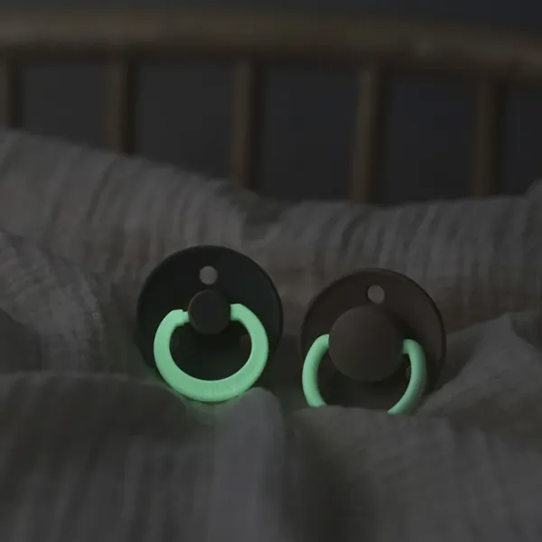 Соска круглая Bibs Colour Glow 100270C  Унисекс / 0 месяцев - 6 месяцев / Латекс / Серо-зеленый photo 2 Соска круглая Bibs Colour Glow 100270C  Унисекс / 0 месяцев - 6 месяцев / Латекс / Серо-зеленый photo 2