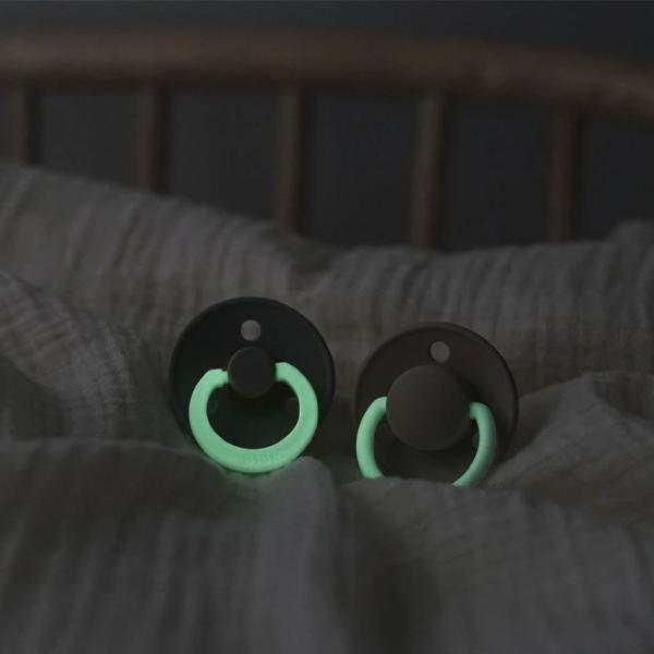 Соска круглая Bibs Colour Glow 100257C  Для девочек / 0 месяцев - 6 месяцев / Латекс / Ваниль photo 5 Соска круглая Bibs Colour Glow 100257C  Для девочек / 0 месяцев - 6 месяцев / Латекс / Ваниль photo 5
