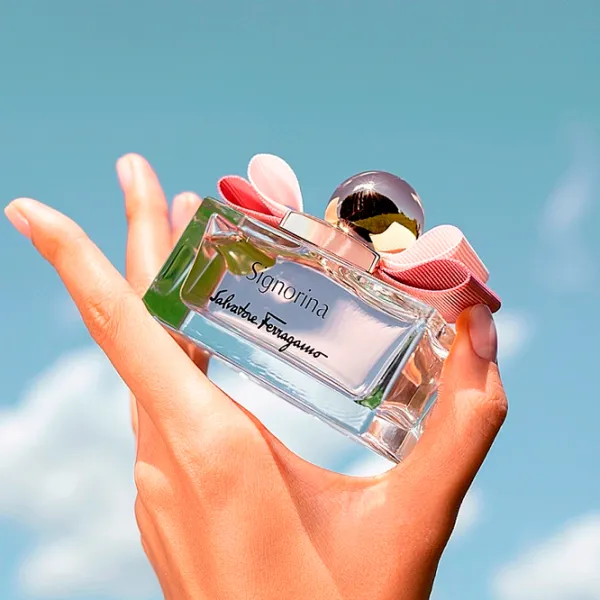 Parfum pentru femei Salvatore Ferragamo SIGNORINA Apă de parfum / Floral photo 5 Parfum pentru femei Salvatore Ferragamo SIGNORINA Apă de parfum / Floral photo 5