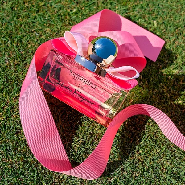 Parfum pentru femei Salvatore Ferragamo Signorina In Fiore Apă de toaletă / Fructat photo 3 Parfum pentru femei Salvatore Ferragamo Signorina In Fiore Apă de toaletă / Fructat photo 3