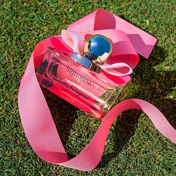 Parfum pentru femei Salvatore Ferragamo Signorina In Fiore Apă de toaletă / Fructat photo 3 Parfum pentru femei Salvatore Ferragamo Signorina In Fiore Apă de toaletă / Fructat photo 3