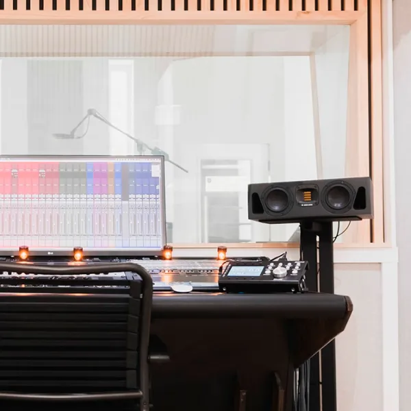 Студийный монитор Adam Audio A44H 103 дБ / 300 Вт photo 4