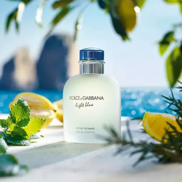 Parfum pentru bărbați Dolce & Gabbana Light Blue Pour Homme Apă de toaletă / Citrus photo 3 Parfum pentru bărbați Dolce & Gabbana Light Blue Pour Homme Apă de toaletă / Citrus photo 3
