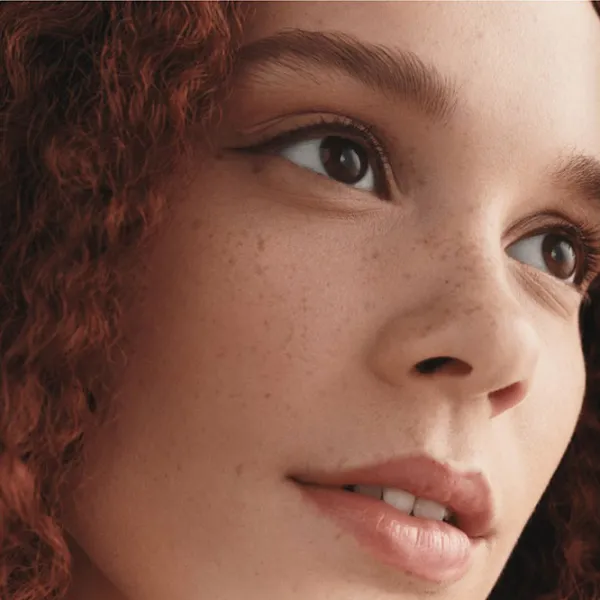 Fond de ten MAC Studio radiance 30 ml / Fair beige photo 3 Fond de ten MAC Studio radiance 30 ml / Fair beige photo 3