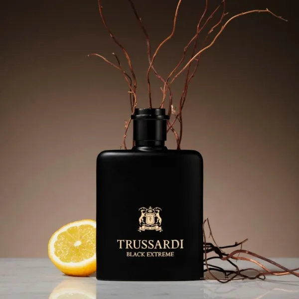 Parfum pentru bărbați Trussardi BLACK EXTREME Apă de toaletă / Rafinate photo 3