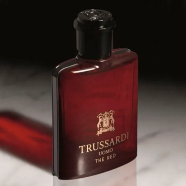 Parfum pentru bărbați Trussardi UOMO THE RED Apă de toaletă / Fougere photo 4 Parfum pentru bărbați Trussardi UOMO THE RED Apă de toaletă / Fougere photo 4