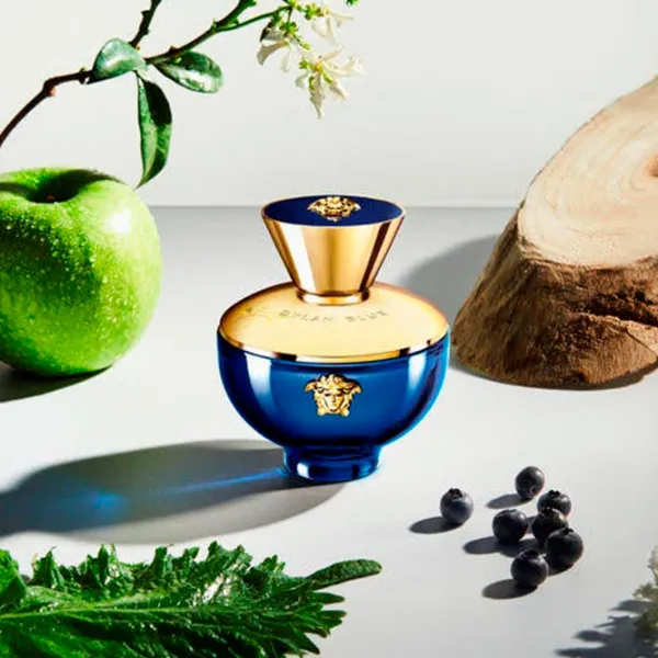 Parfum pentru femei Versace Dylan Blue Pour Femme Apă de parfum / Fructat photo 4 Parfum pentru femei Versace Dylan Blue Pour Femme Apă de parfum / Fructat photo 4
