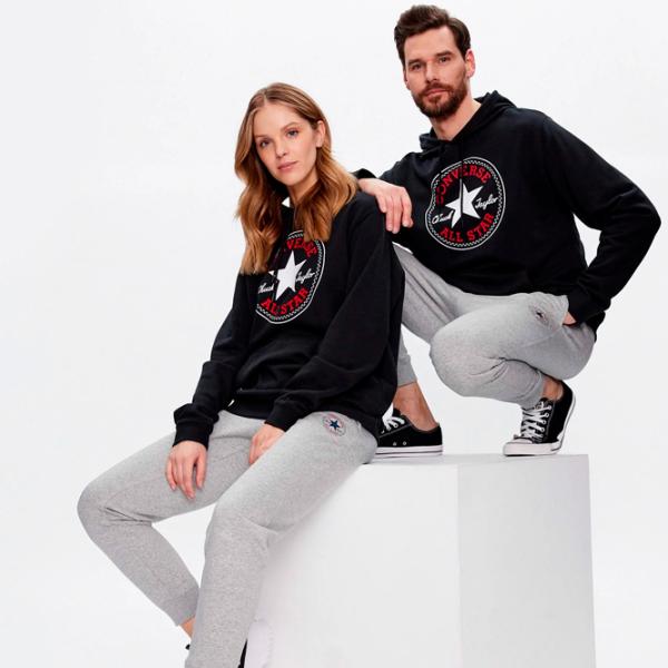 Hanorac pentru bărbați Converse Go-To All Star Patch Standard-Fit Pullover Hoodie  Drept / Black photo 2 Hanorac pentru bărbați Converse Go-To All Star Patch Standard-Fit Pullover Hoodie  Drept / Black photo 2