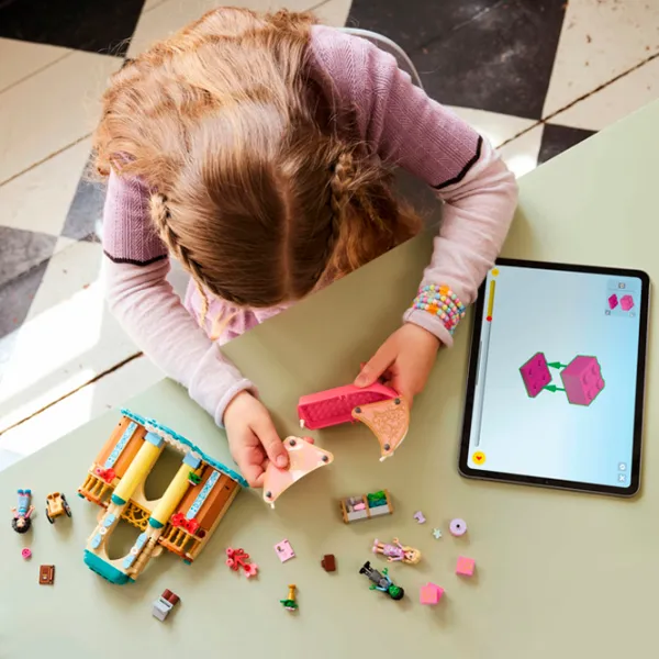 Constructor LEGO Glinda, Elphaba & Nessarose at Shiz Uni Clasic/ Pink photo 3