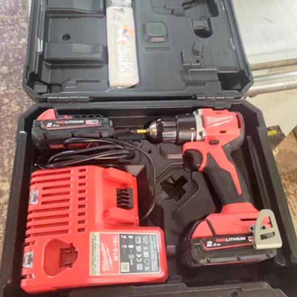 Mașină de găurit și înșurubat Milwaukee M18BLDDRC-202C 1700 rot/min photo 9 Mașină de găurit și înșurubat Milwaukee M18BLDDRC-202C 1700 rot/min photo 9