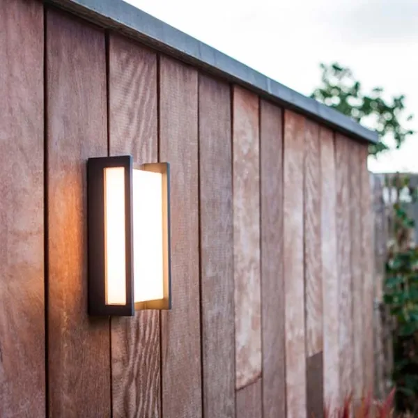 Настенный светильник Lutec Qubo 18 Вт / SMD photo 2 Настенный светильник Lutec Qubo 18 Вт / SMD photo 2