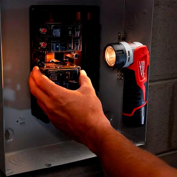 Фонарик Milwaukee M12TLED Красный photo 4 Фонарик Milwaukee M12TLED Красный photo 4