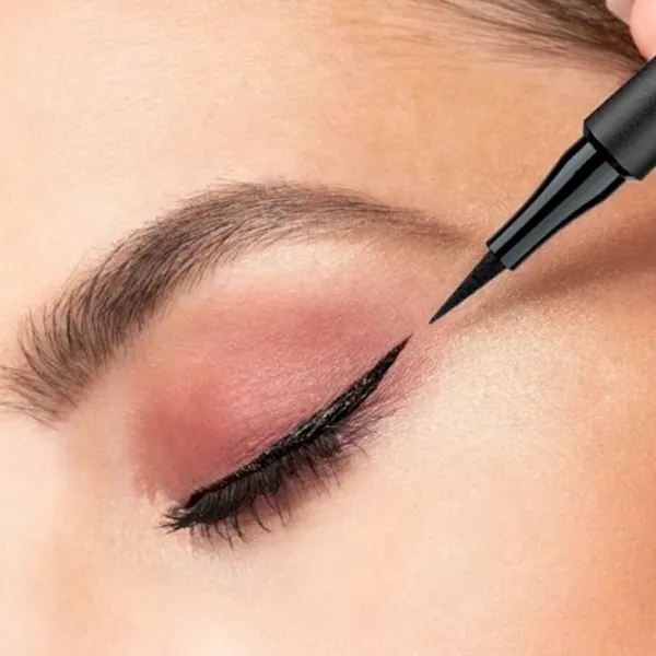Подводка для глаз Artdeco SENSITIVE FINE LINER 1 мл / Черный photo 2 Подводка для глаз Artdeco SENSITIVE FINE LINER 1 мл / Черный photo 2