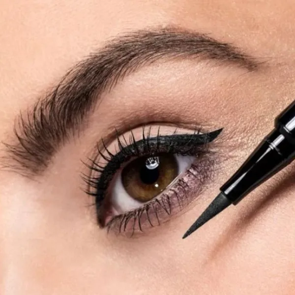 Lainer pentru ochi Artdeco LONG LASTING LIQUID LINER 0.6 ml / Black photo 2 Lainer pentru ochi Artdeco LONG LASTING LIQUID LINER 0.6 ml / Black photo 2