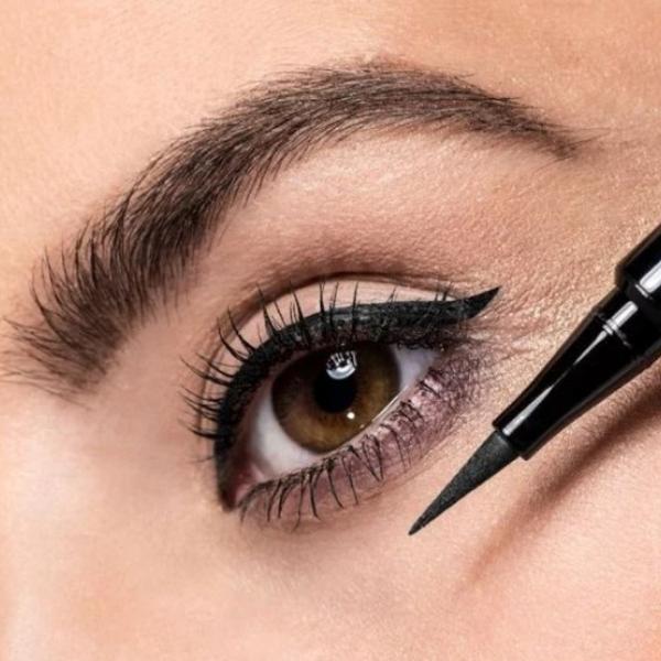 Lainer pentru ochi Artdeco LONG LASTING LIQUID LINER 0.6 ml / Black photo 2 Lainer pentru ochi Artdeco LONG LASTING LIQUID LINER 0.6 ml / Black photo 2