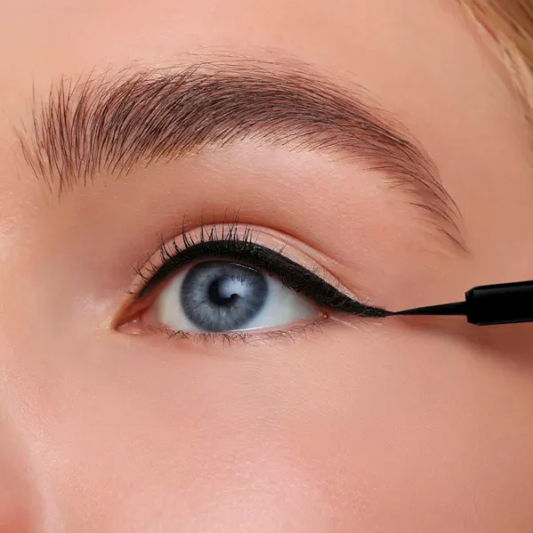 Подводка для глаз Lamel PROFESSIONAL EYELINER LIQUID WITH SOFT BRUSH 3.5 мл / Черный photo 4 Подводка для глаз Lamel PROFESSIONAL EYELINER LIQUID WITH SOFT BRUSH 3.5 мл / Черный photo 4