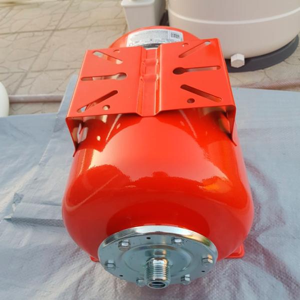 Расширительный бак Zilmet 1100002430 24 л photo 2 Расширительный бак Zilmet 1100002430 24 л photo 2