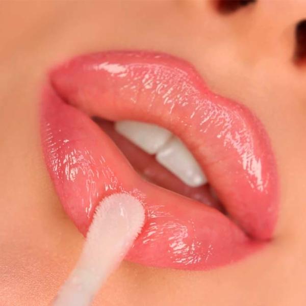 Масло для губ Revolution Glossy Plump Lip Oil 0.008л / Фиолетовый photo 3 Масло для губ Revolution Glossy Plump Lip Oil 0.008л / Фиолетовый photo 3