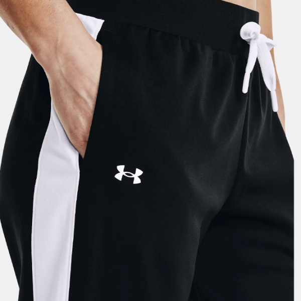 Costum sportiv pentru femei Under Armour UA1365147001  Black / Demisezon photo 3 Costum sportiv pentru femei Under Armour UA1365147001  Black / Demisezon photo 3