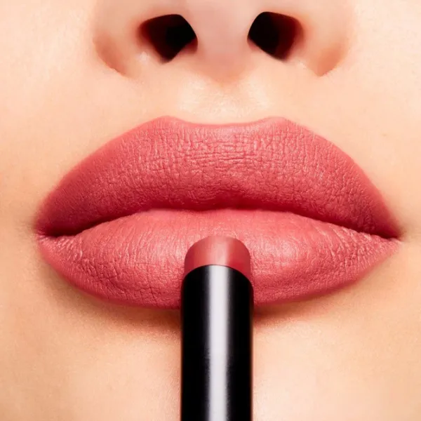 Ruj de buze MAC POWDER KISS VELVET BLUR SLIM  Stick / African mahogony photo 3 Ruj de buze MAC POWDER KISS VELVET BLUR SLIM  Stick / African mahogony photo 3