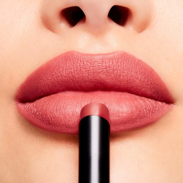 Ruj de buze MAC POWDER KISS VELVET BLUR SLIM  Stick / African mahogony photo 3 Ruj de buze MAC POWDER KISS VELVET BLUR SLIM  Stick / African mahogony photo 3