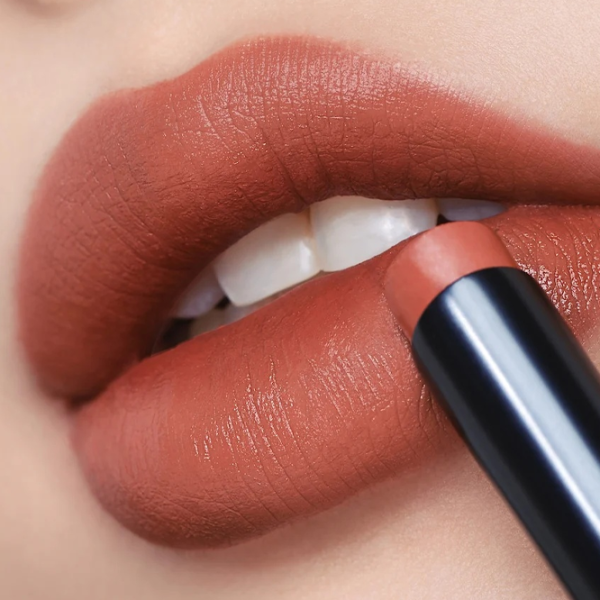 Губная помада MAC POWDER KISS VELVET BLUR SLIM  Stick / Nude Red photo 3 Губная помада MAC POWDER KISS VELVET BLUR SLIM  Stick / Nude Red photo 3
