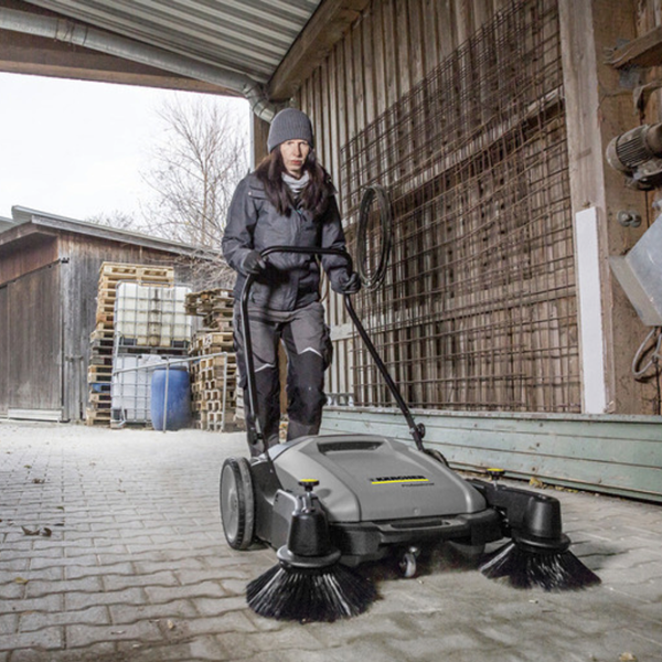 Mașină de măturat KARCHER KM 70/15 C 2SB 42 l photo 2