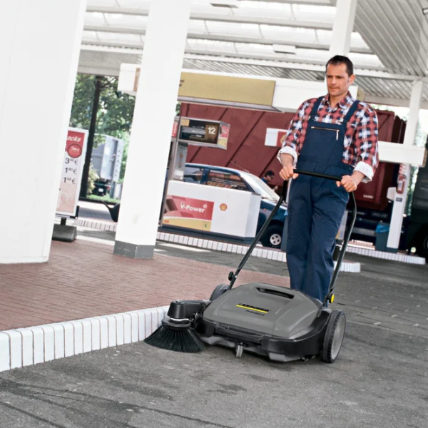 Mașină de măturat KARCHER KM 70/15 C  42 l photo 5